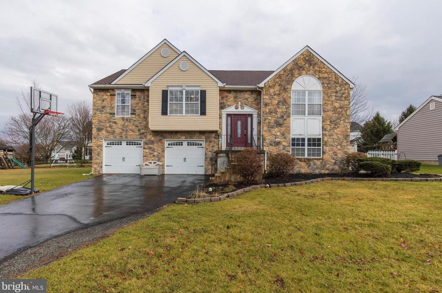6110 Hearthstone Dr, Pipersville, PA 18947