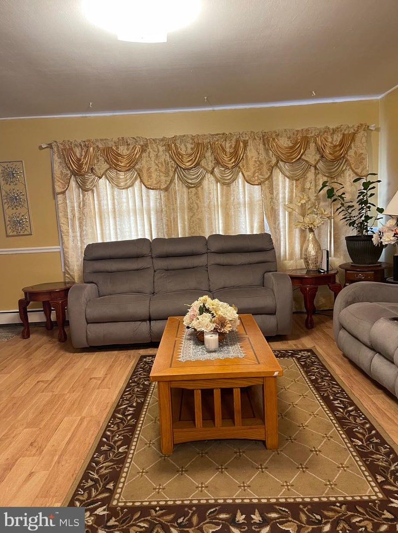 45 Verdant Rd, Levittown, PA 19057-4203
