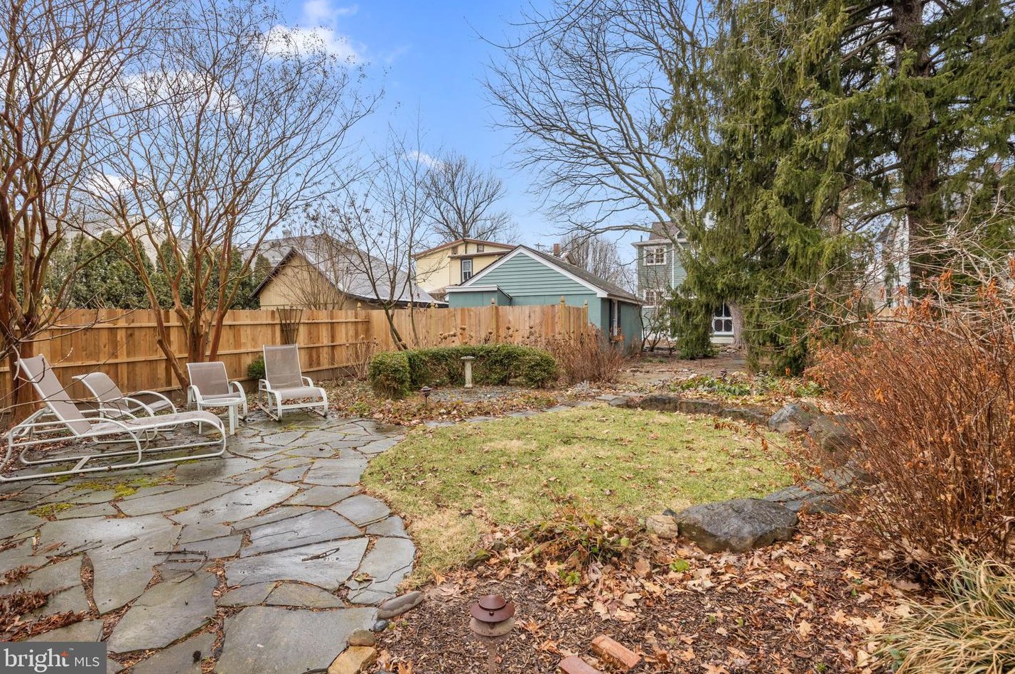 35 Chancellor St, Upper Makefield PA  18940-2107 exterior