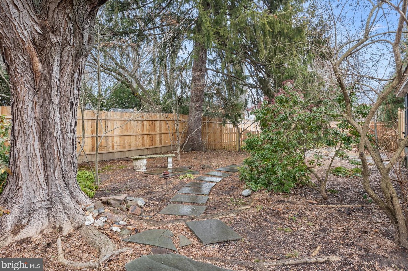 35 Chancellor St, Upper Makefield PA  18940-2107 exterior