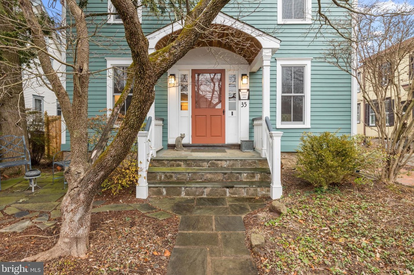 35 N Chancellor St, Upper Makefield, PA 18940