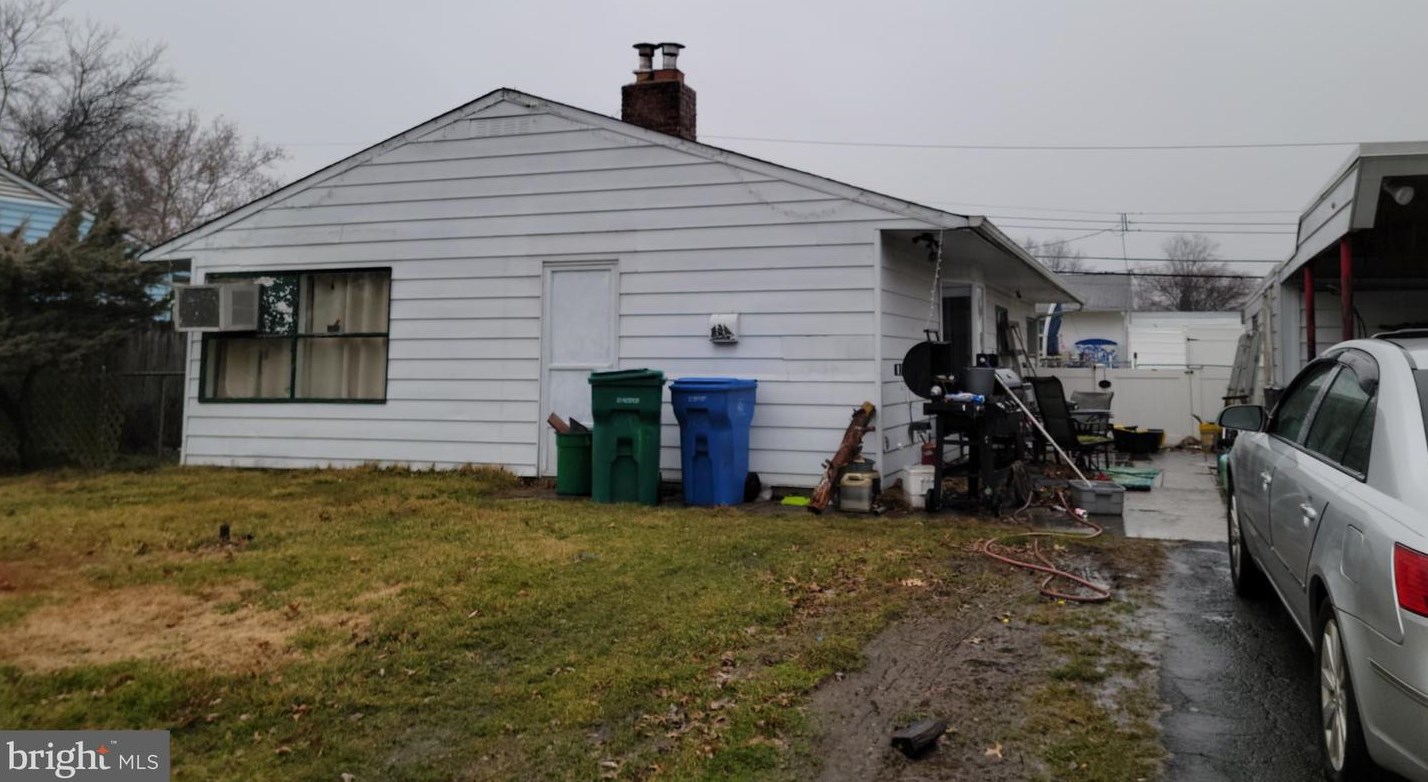 270 Goldenridge Dr, Levittown, PA 19057-3417