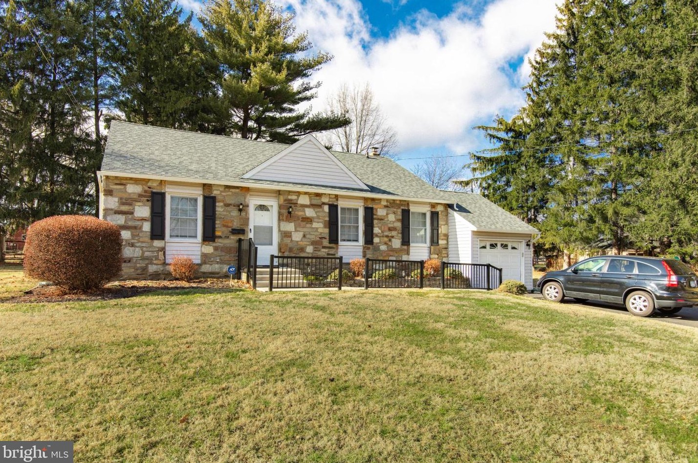 15 Valley View Rd, Chalfont, PA 18914-2710
