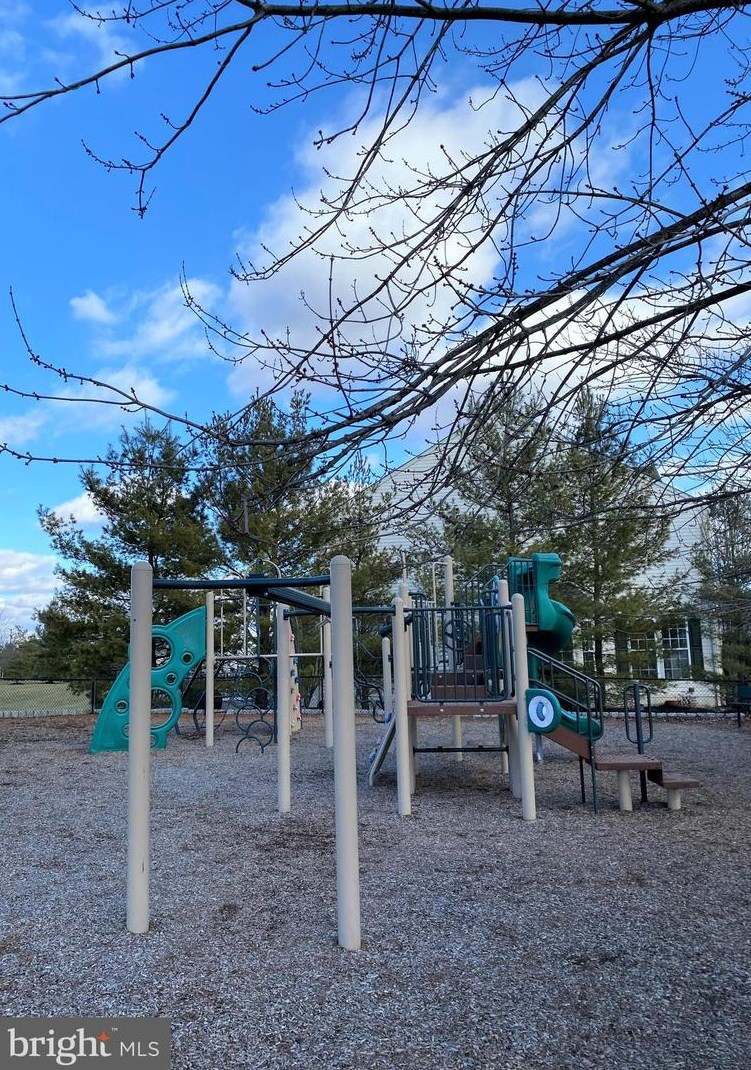 2501 Peachtree Dr, Perkasie PA  18944-5457 exterior