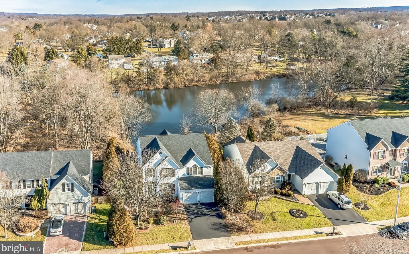 365 Essex Ct, Perkasie, PA 18944