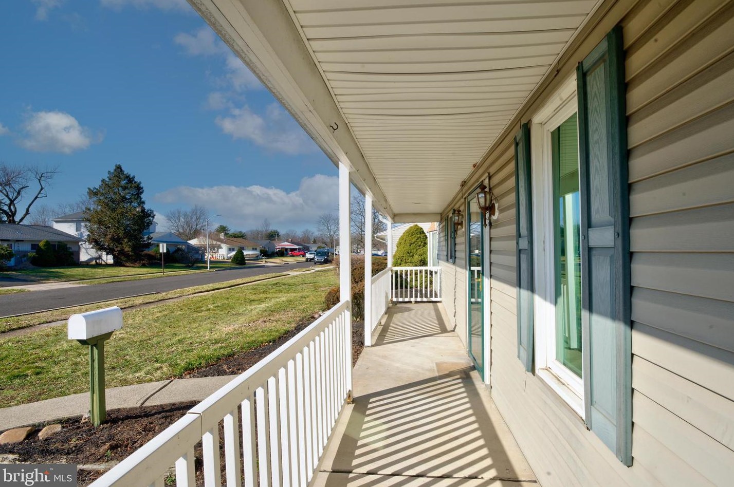 24 Graceful Ln, Levittown, PA 19055-1910