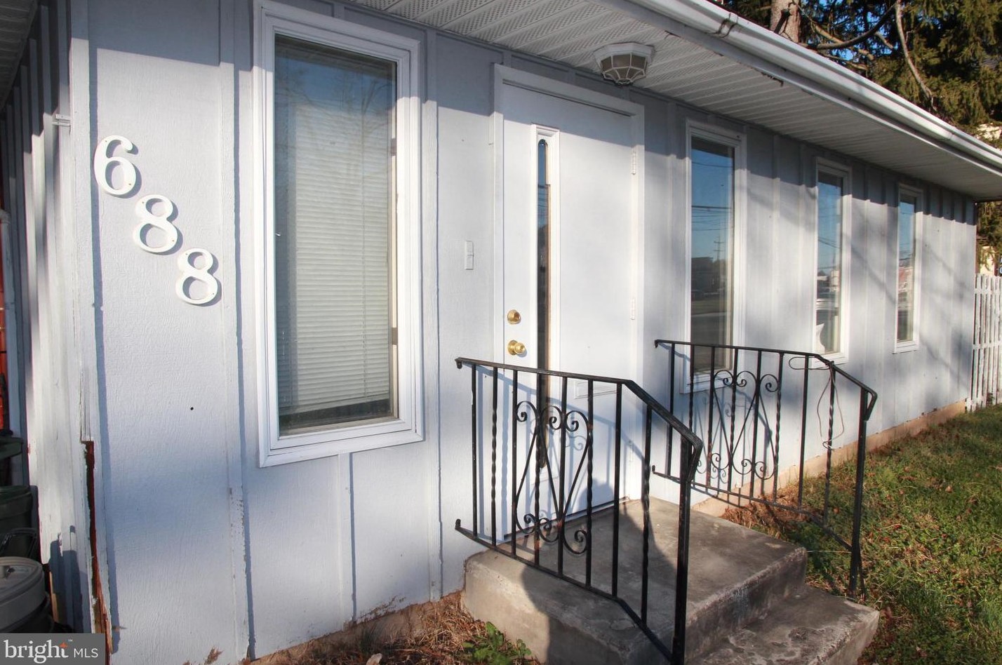 688 Knowles Ave #1a, Southampton, PA 18966