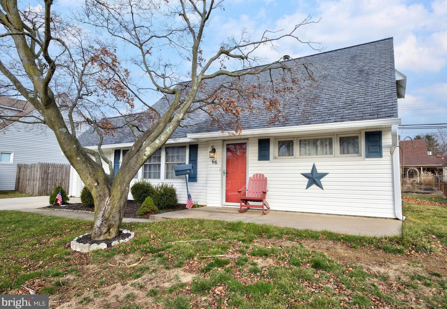 66 Kraft Ln, Levittown, PA 19055-2413
