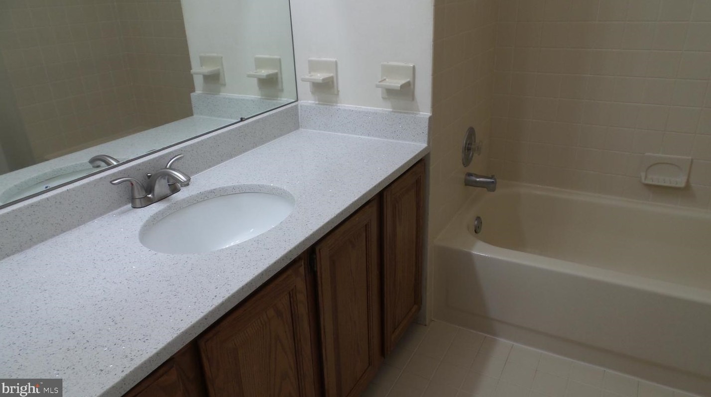 4 Birch Ct, Upper Makefield PA  18940-9253 exterior