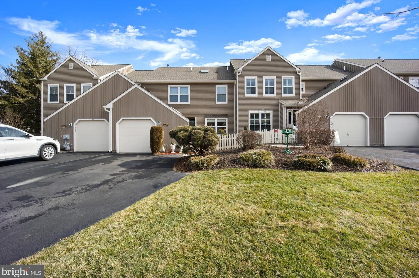 220 Wildflower Cir, Yardley, PA 19067