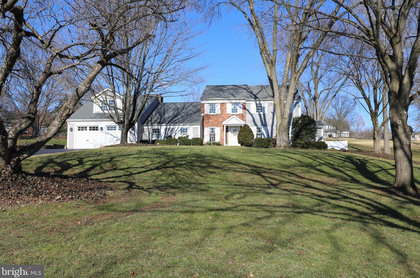 5 Country Club Ln, Gardenville, PA
