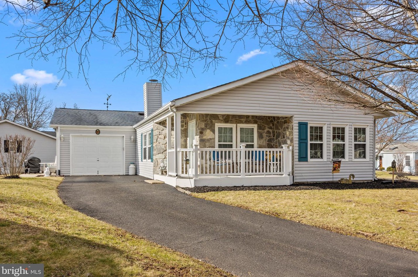 189 Hummingbird Ct, New Hope, PA 18938-1558