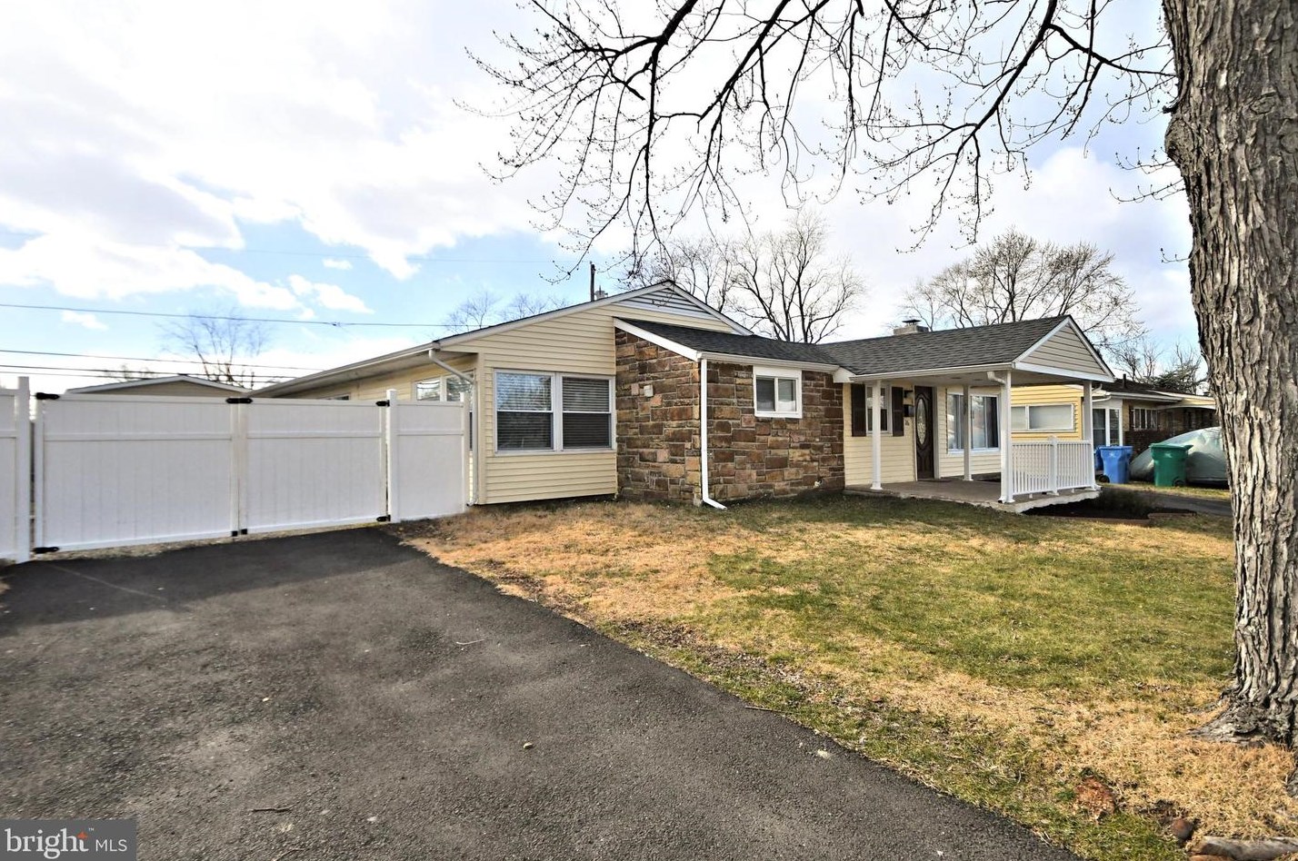 26 Indian Park Rd, Levittown, PA 19057-2214
