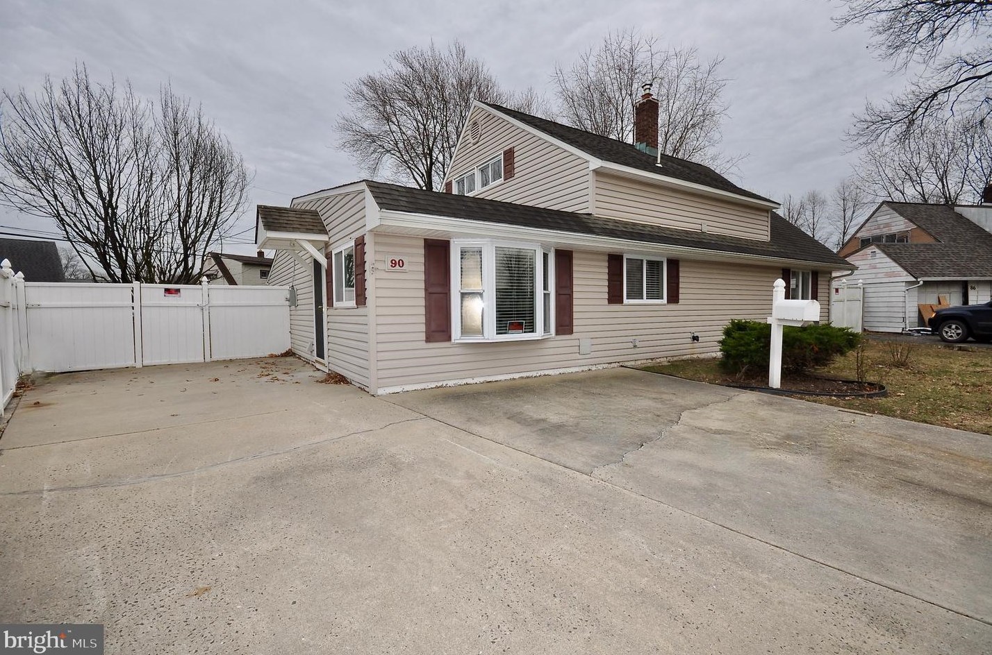 90 Everturn Ln, Levittown, PA 19054-2724