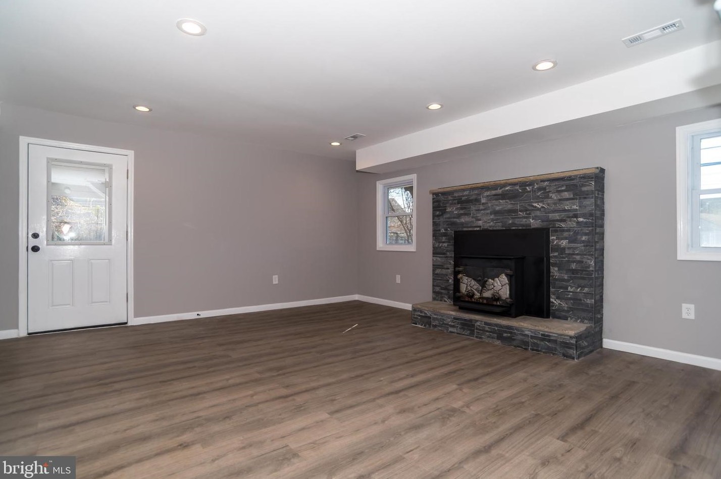 5 Hollyhock Ln, Levittown PA  19055-1319 exterior
