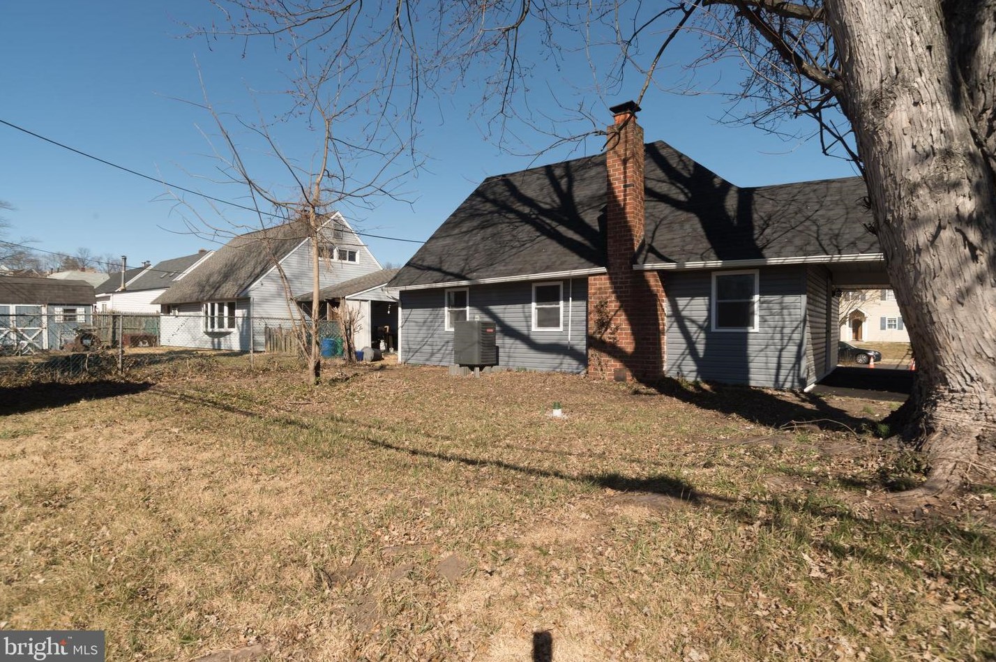 5 Hollyhock Ln, Levittown PA  19055-1319 exterior