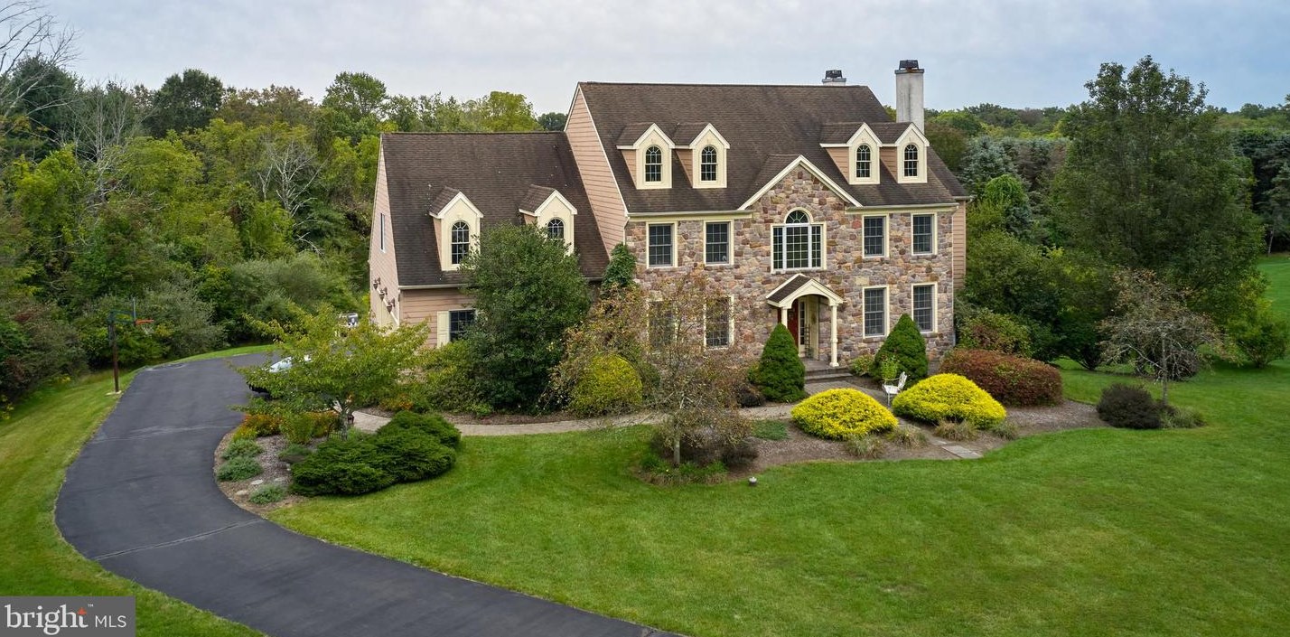 4377 Hawk Cir, Gardenville, PA