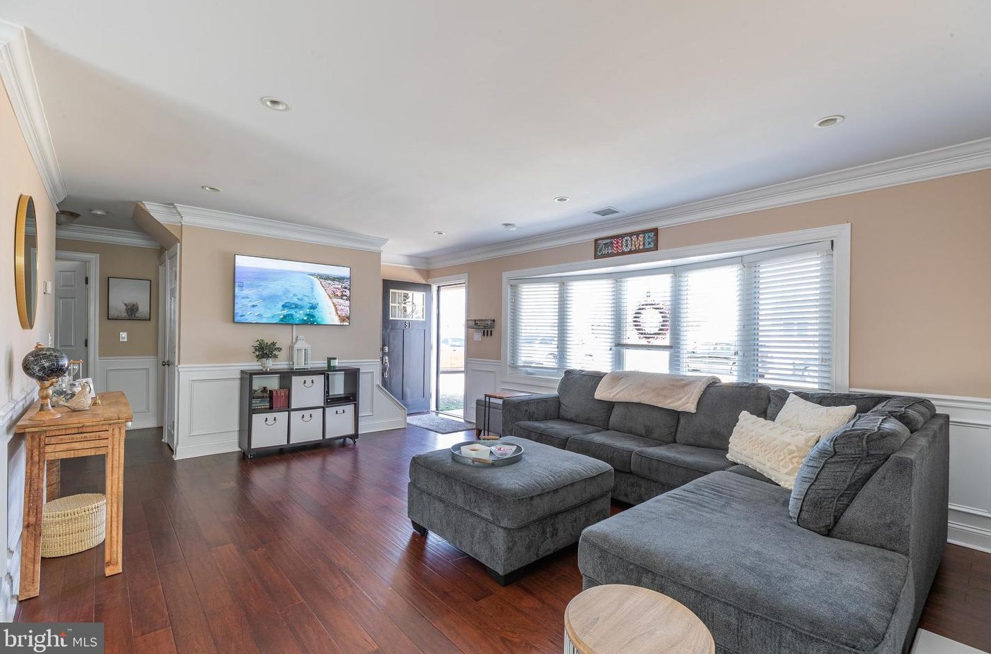 51 Kingwood Ln, Levittown, PA 19055-2422