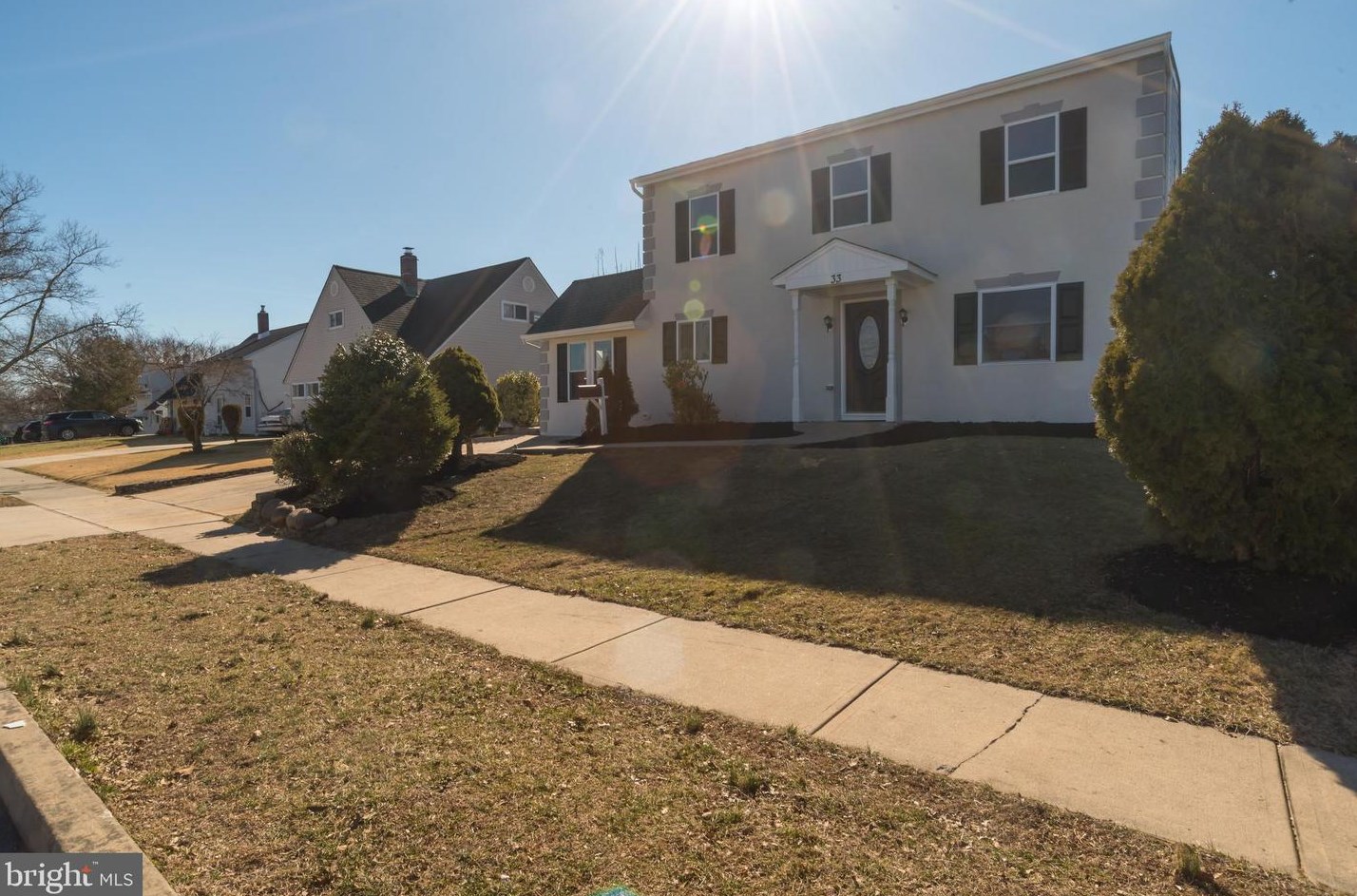 33 River Ln, Levittown, PA 19055-1408