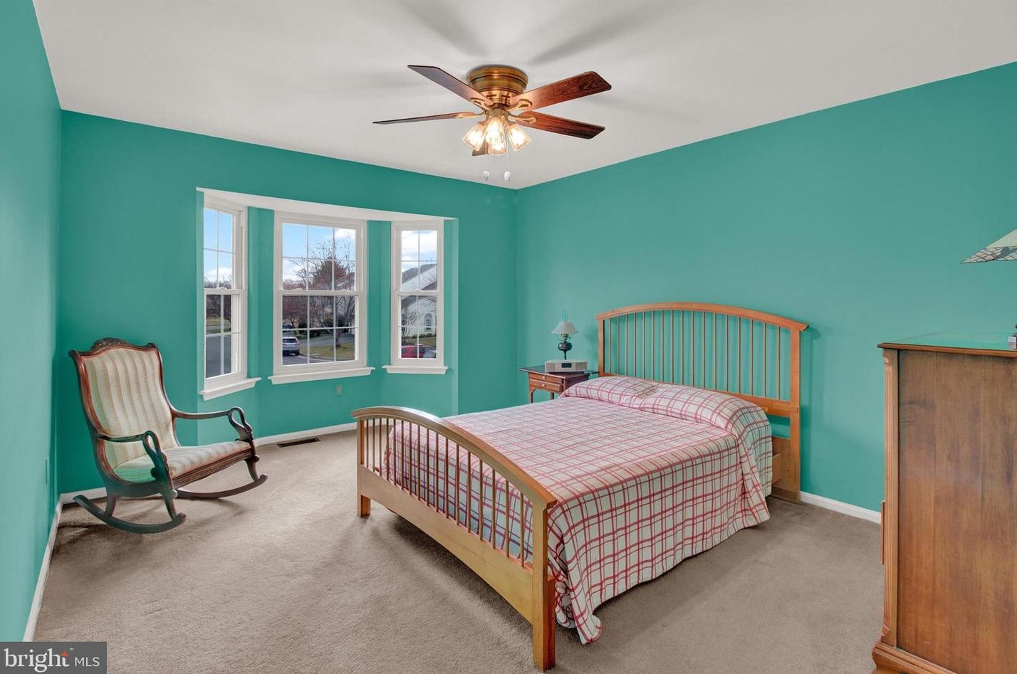 24 Sassafras Cir, Upper Makefield PA  18940-9232 exterior