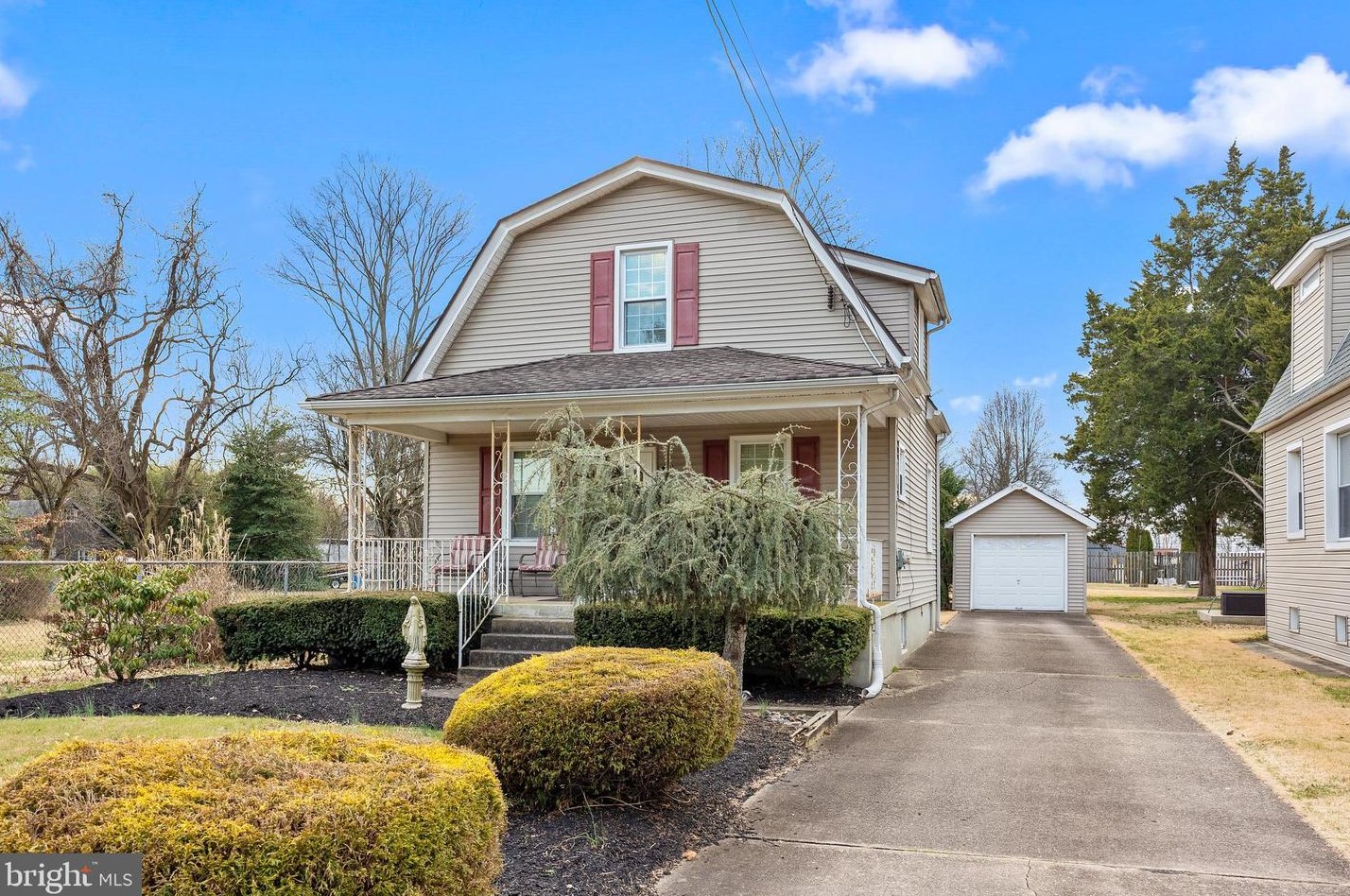 14 Woodside Ave, Levittown, PA 19057-4515