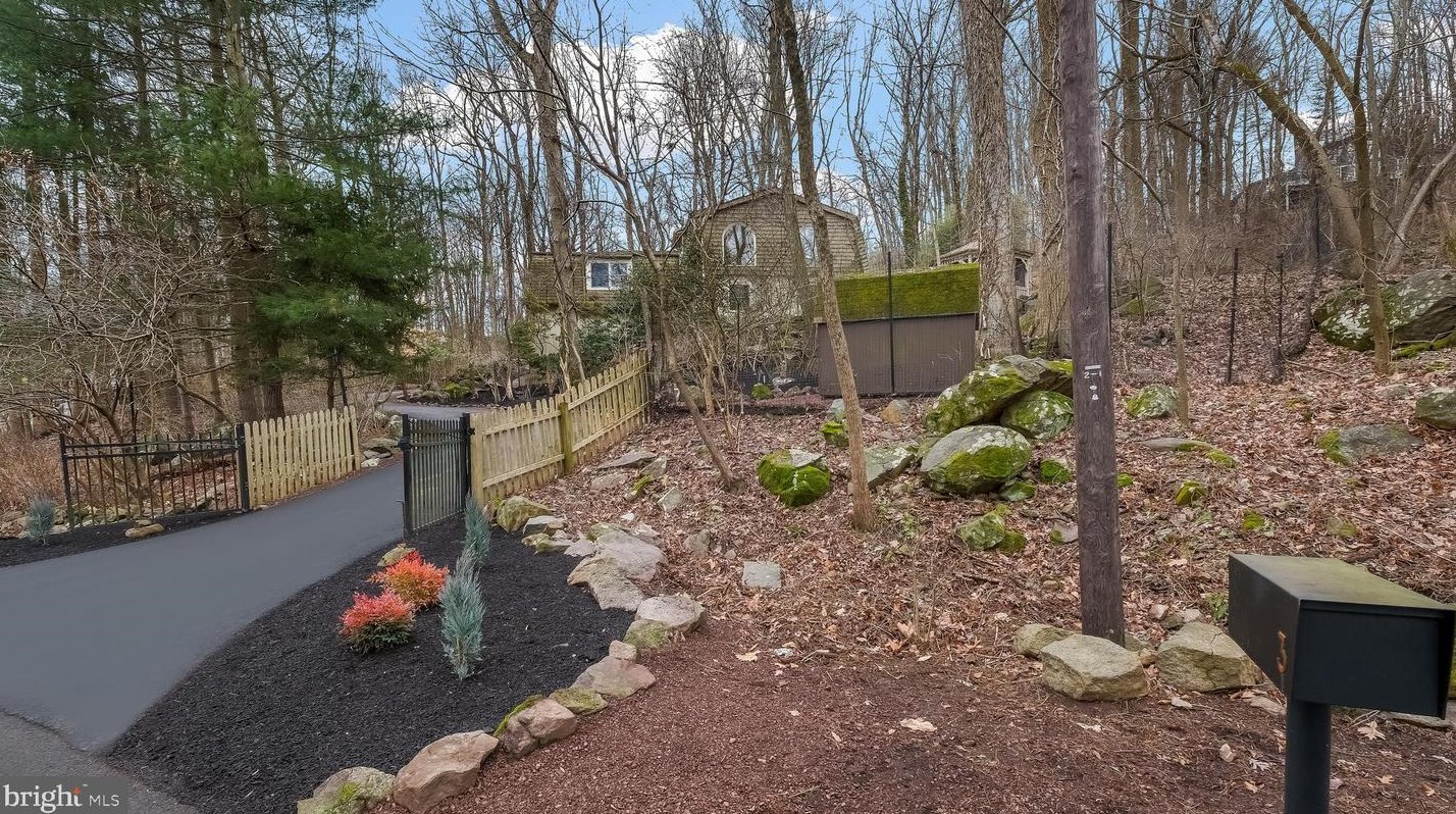 3 Middle Rd, New Hope, PA 18938-1101