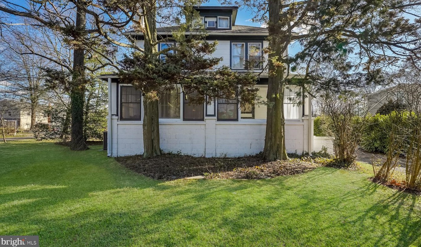 428 Maple Ave, Langhorne PA  19047-2726 exterior