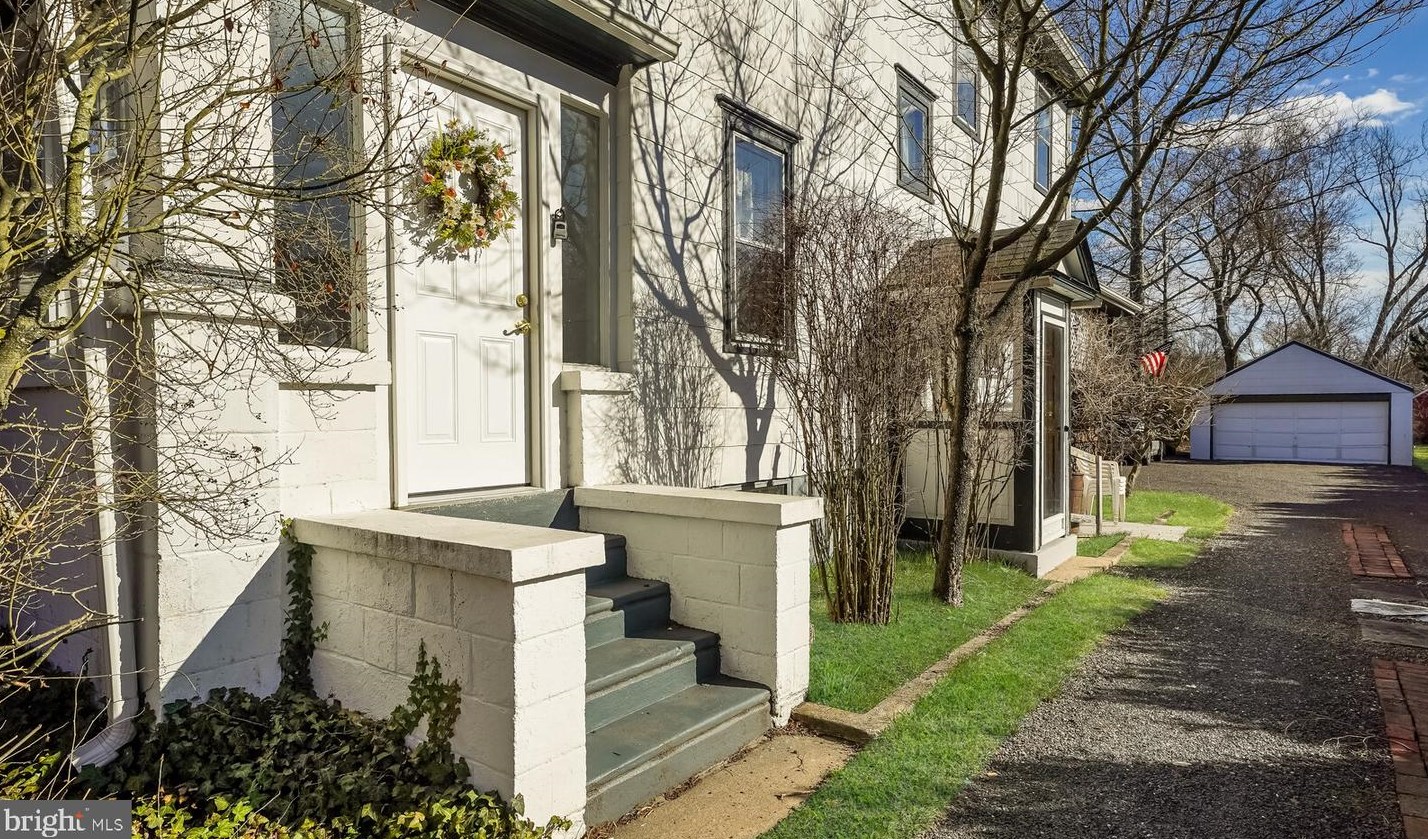 428 Maple Ave, Langhorne PA  19047-2726 exterior