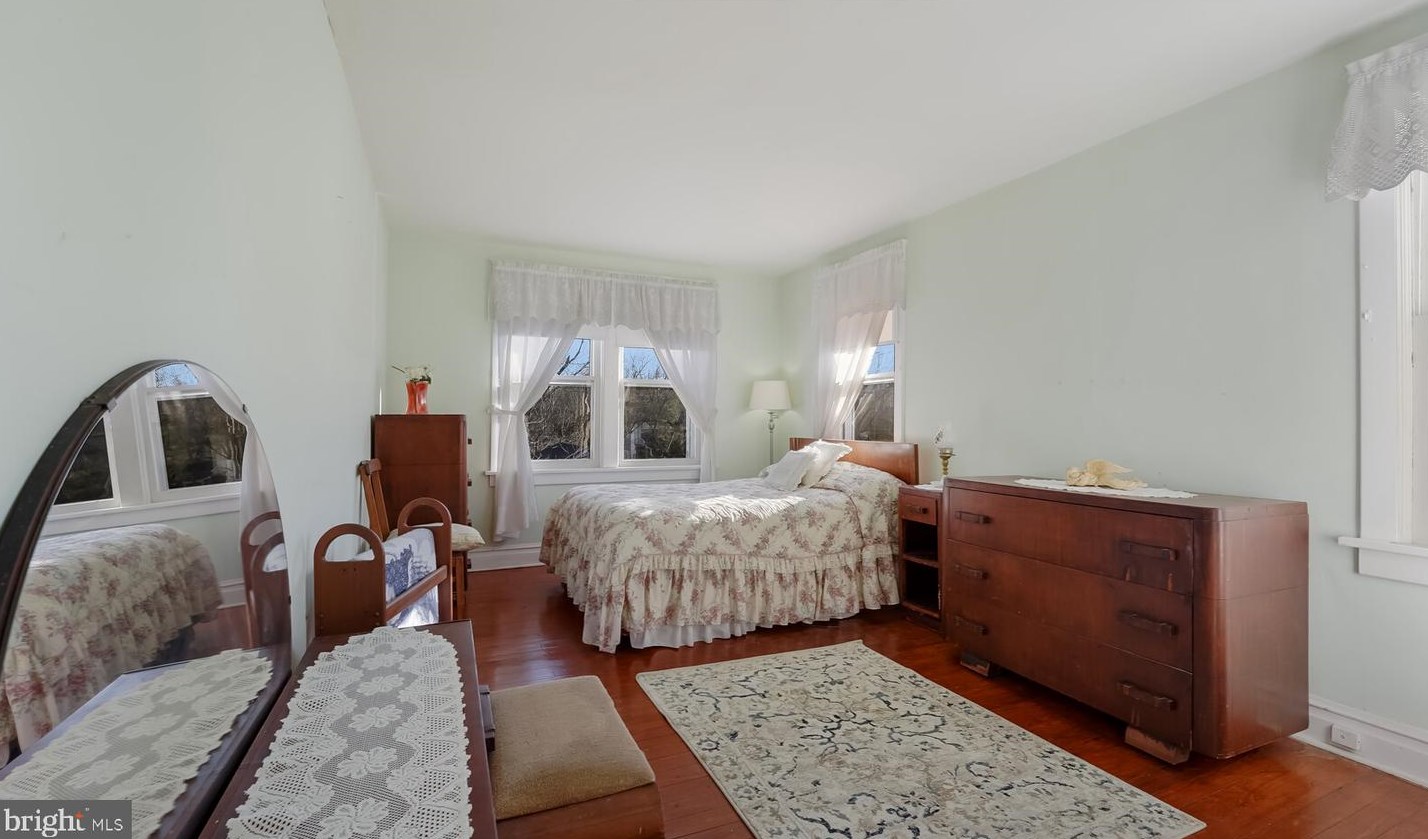 428 Maple Ave, Langhorne PA  19047-2726 exterior