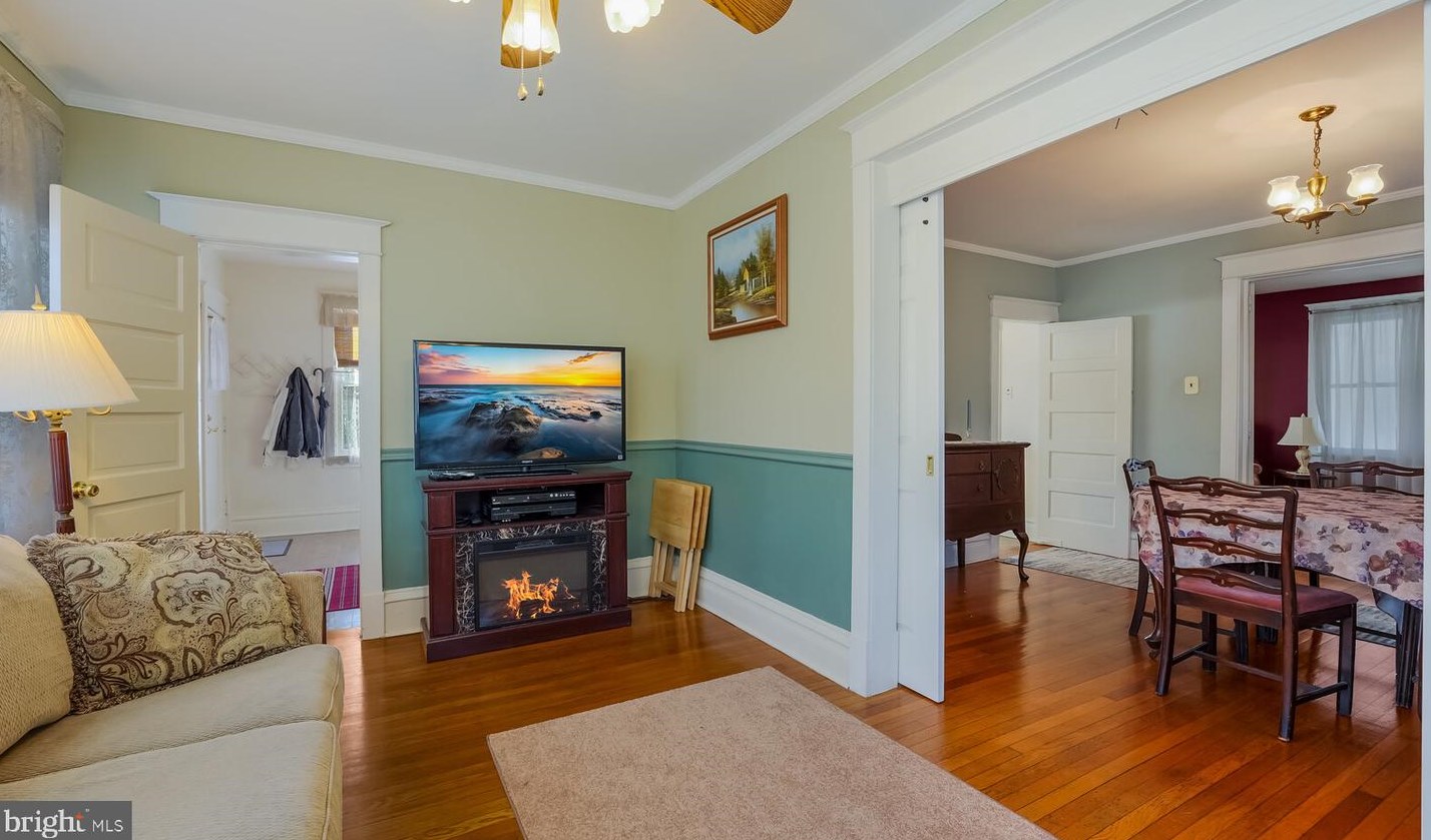 428 Maple Ave, Langhorne PA  19047-2726 exterior