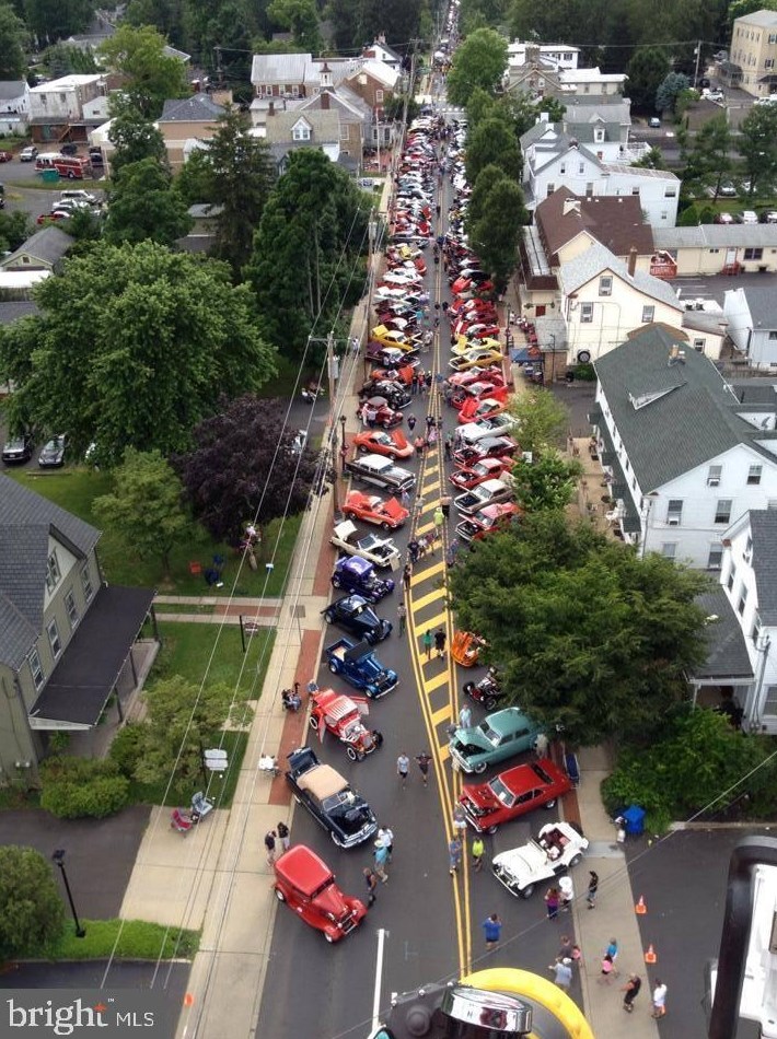 428 Maple Ave, Langhorne PA  19047-2726 exterior