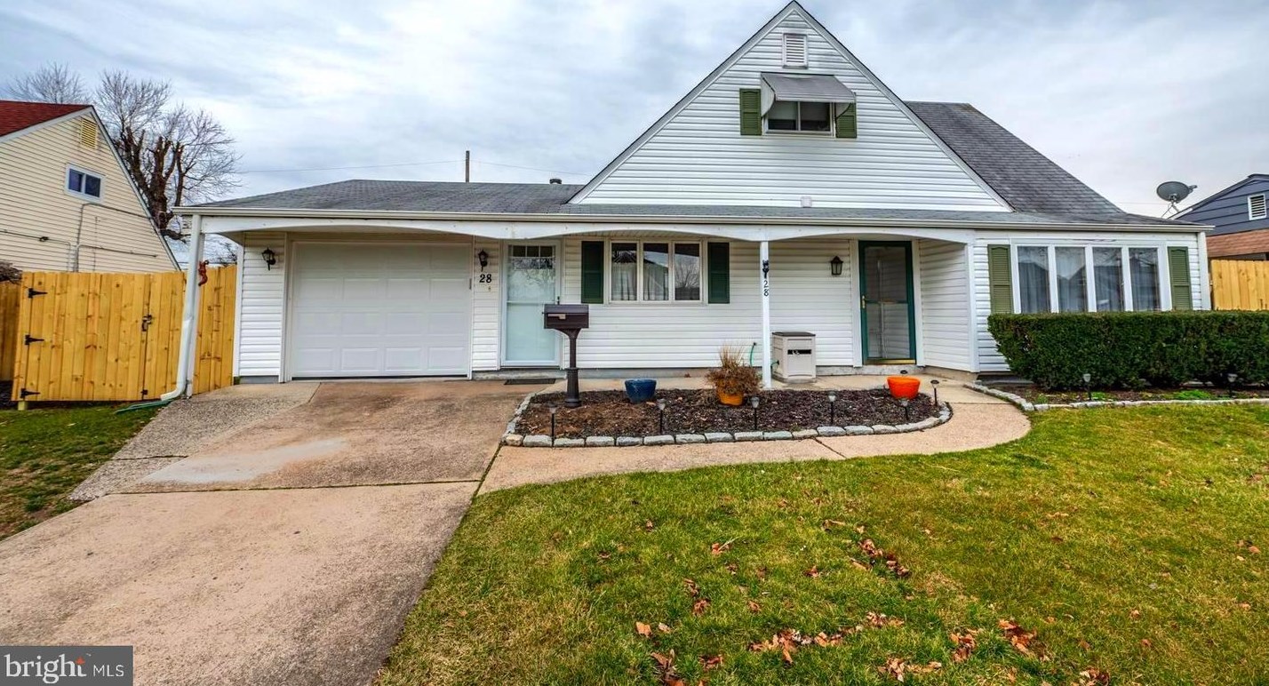28 Needlepine Ln, Levittown, PA 19054-3808