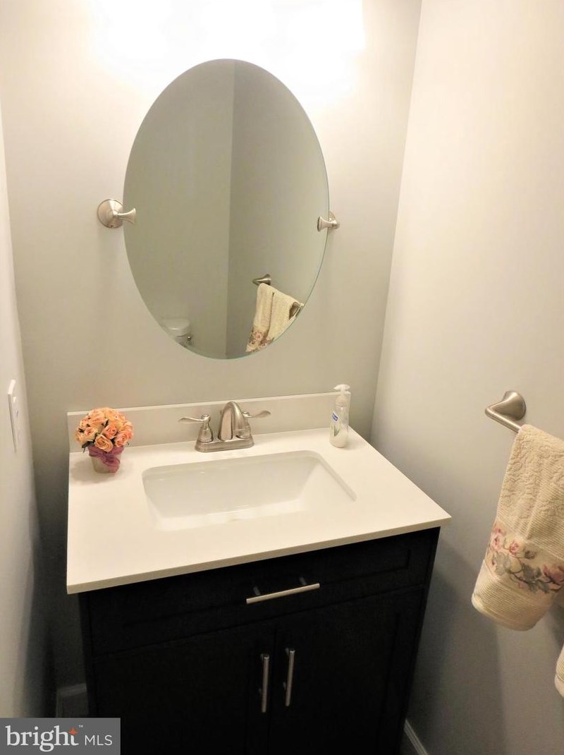 74 Bellwood Dr, Langhorne PA  19053-7215 exterior