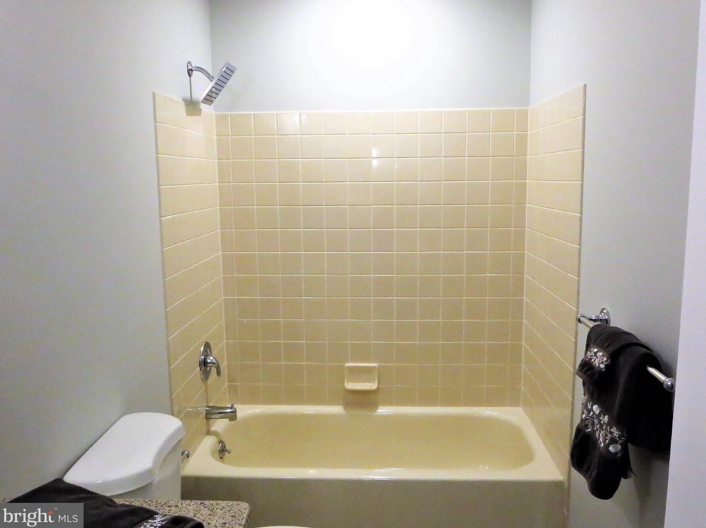 74 Bellwood Dr, Langhorne PA  19053-7215 exterior