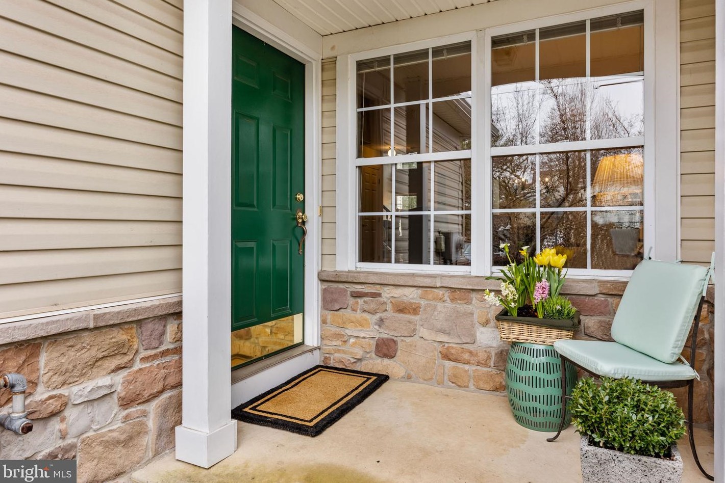 710 Harrowgate Ln, New Hope, PA 18938-1081