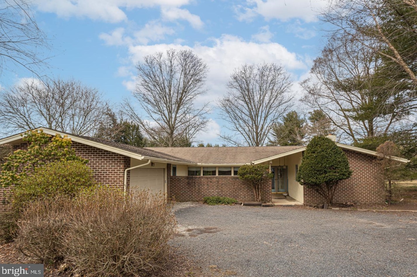 6239 Saw Mill Rd, New Hope, PA 18938-9643