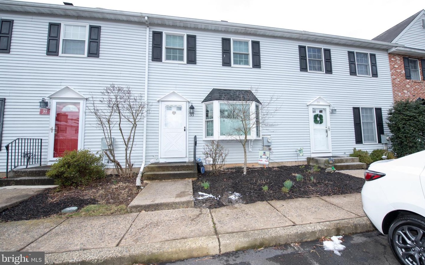 33 Liberty Pl, Gardenville, PA 18901