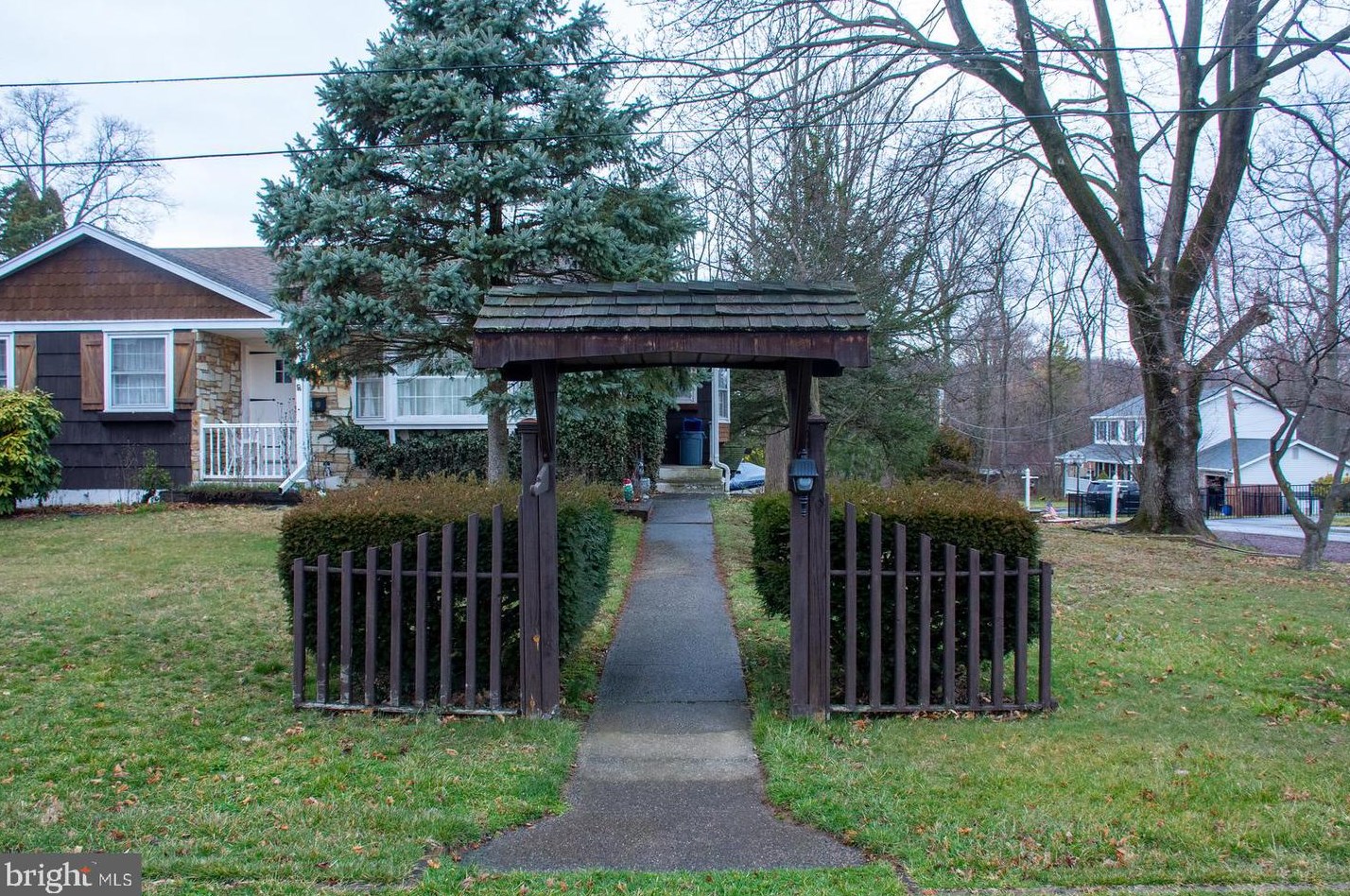 462 Parkway Ave, Langhorne, PA 19047-7525
