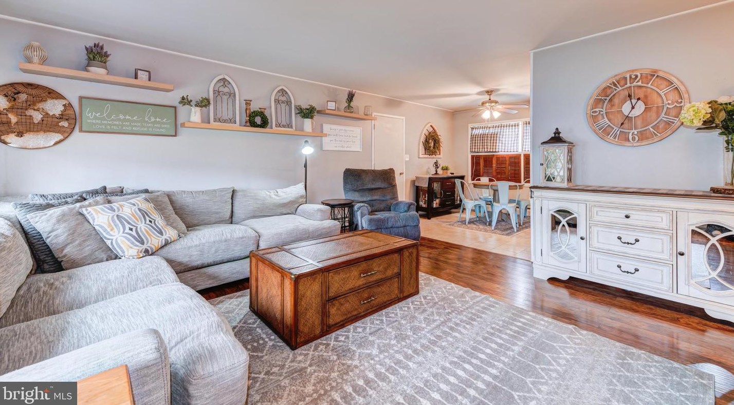 56 Indian Red Rd, Levittown, PA 19057-2318