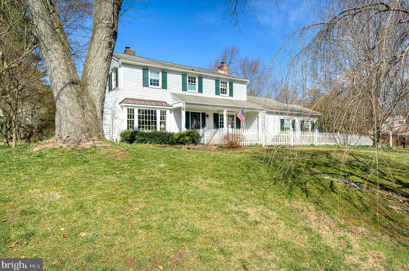 11 Timothy Dr, Gardenville, PA