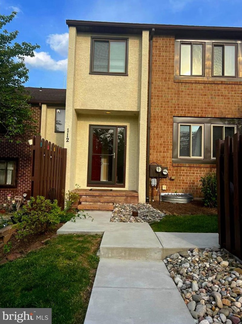 112 Palace Ct, Chalfont, PA 18914-2213