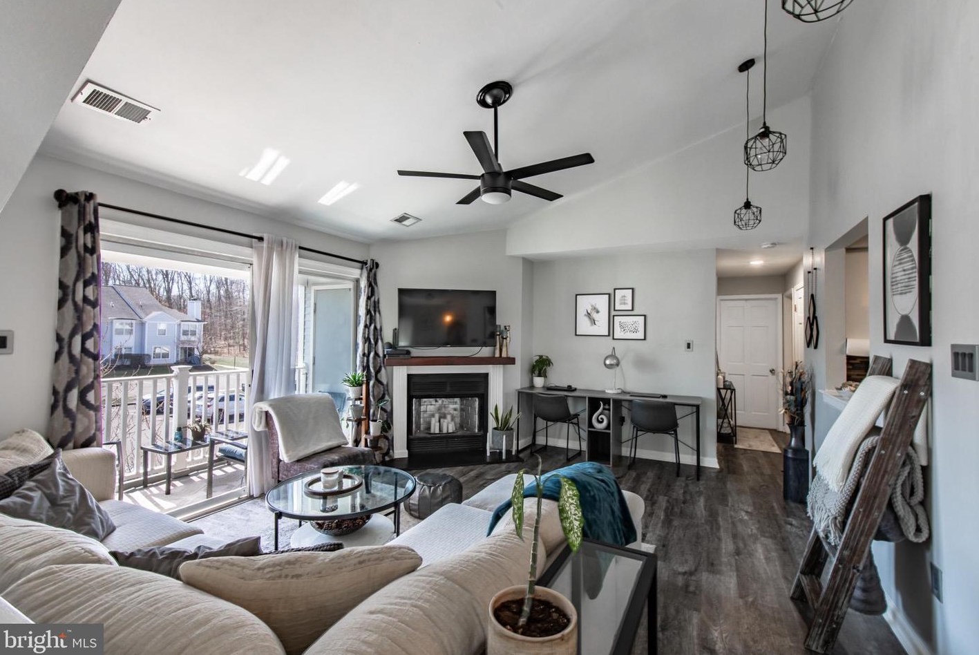 702 Mews Dr, Sellersville PA  18960-2740 exterior