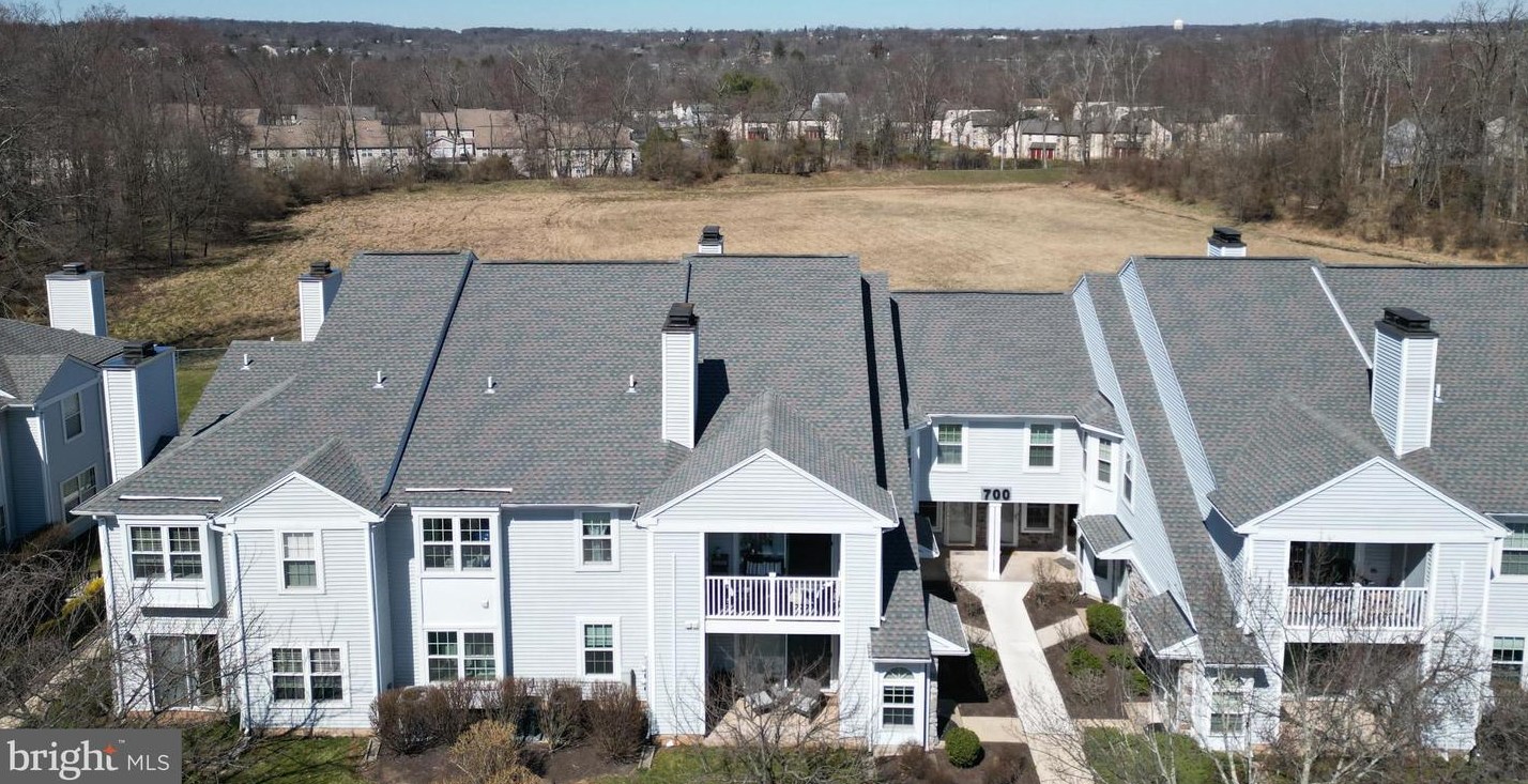 702 Mews Dr, Sellersville PA  18960-2740 exterior