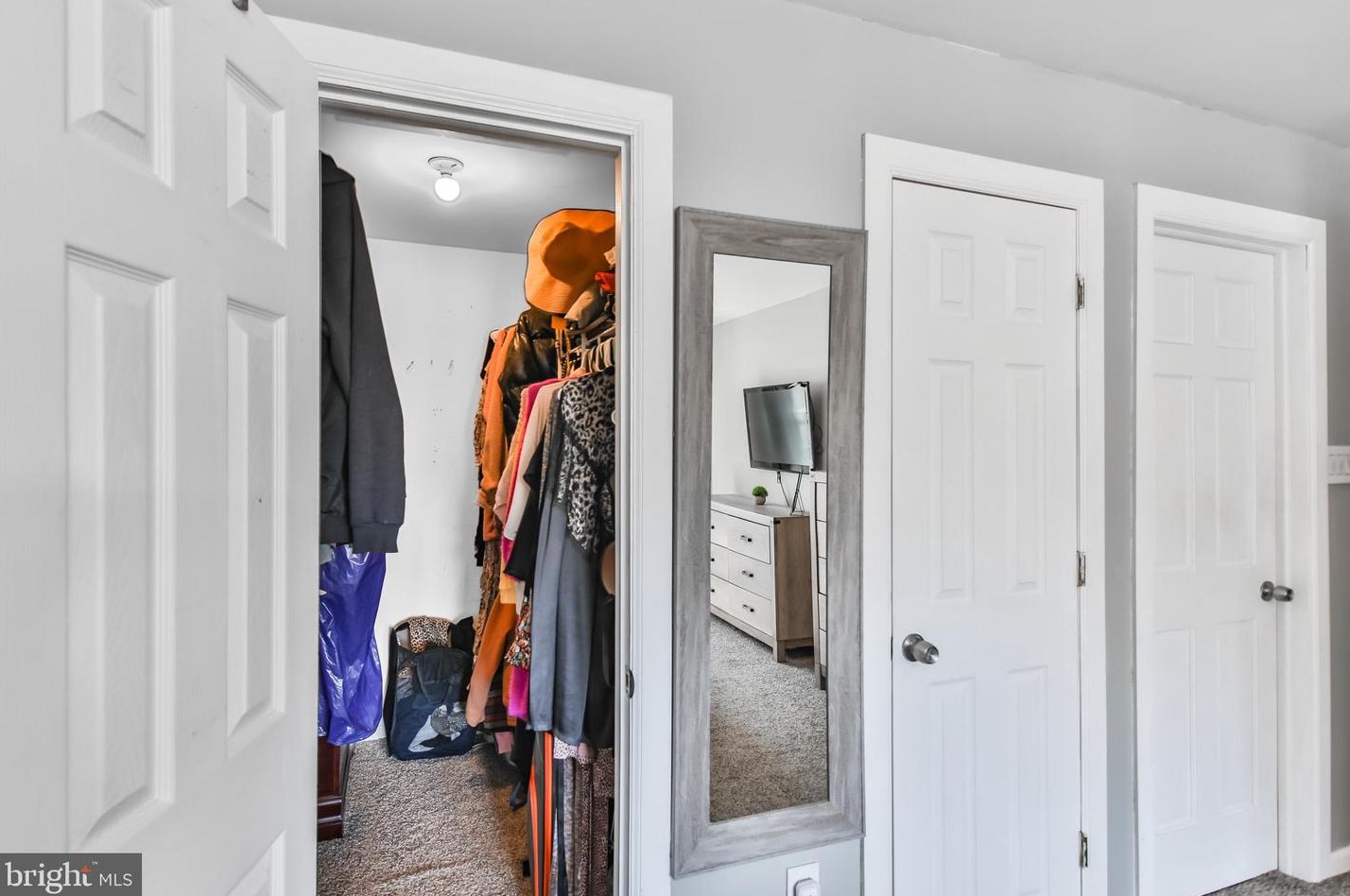 702 Mews Dr, Sellersville PA  18960-2740 exterior