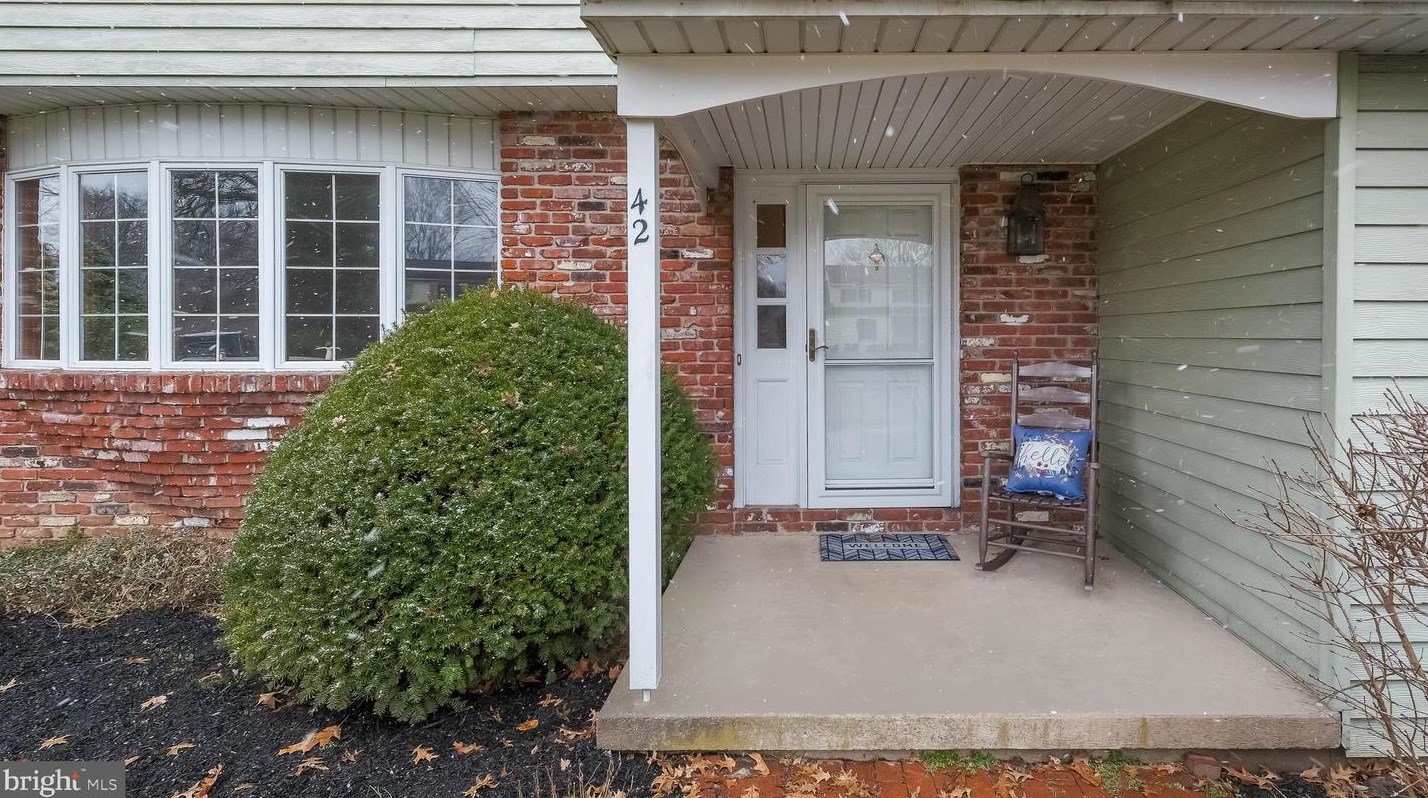 42 Houk Rd, Gardenville, PA