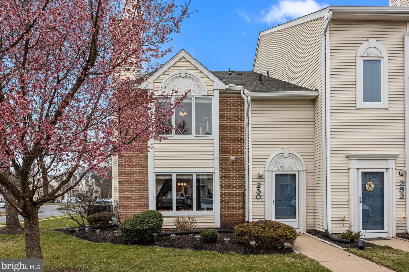 250 Juanita Ct, Levittown PA  19057-3631 exterior