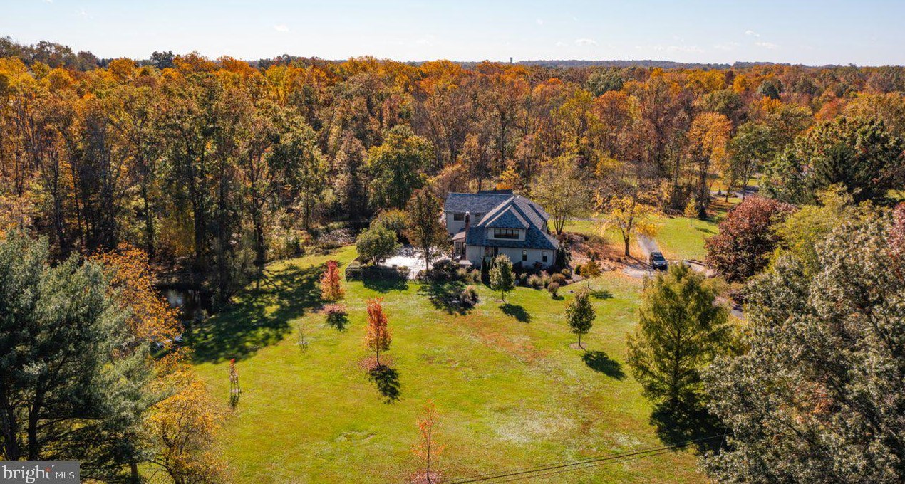5 Quail Dr, Gardenville, PA