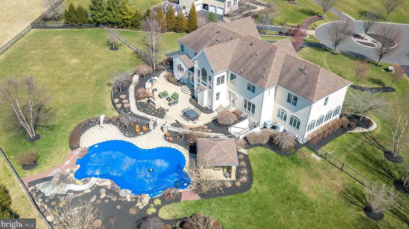 11 Holme Ct, Upper Makefield PA  18940-3024 exterior