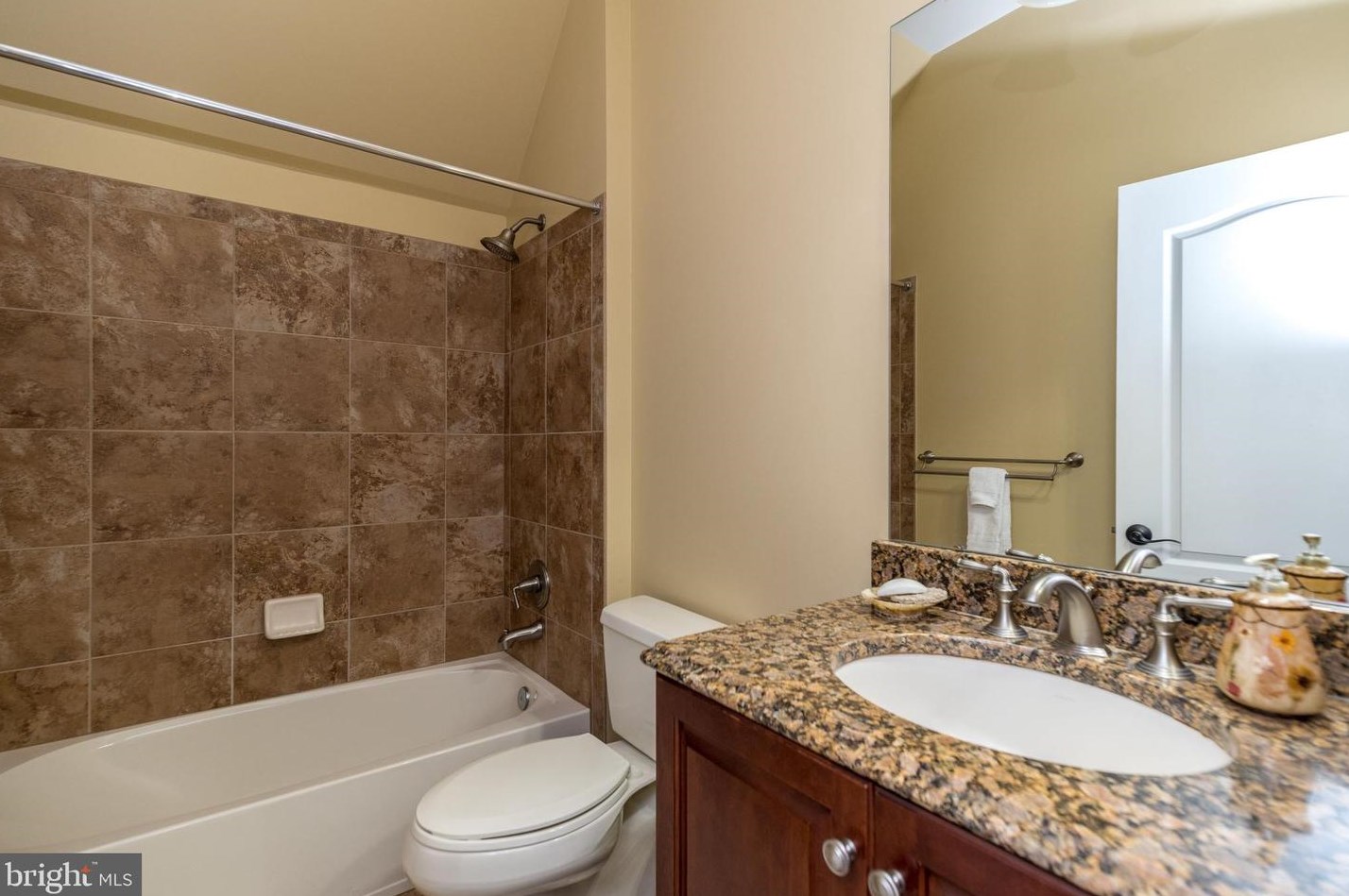 11 Holme Ct, Upper Makefield PA  18940-3024 exterior