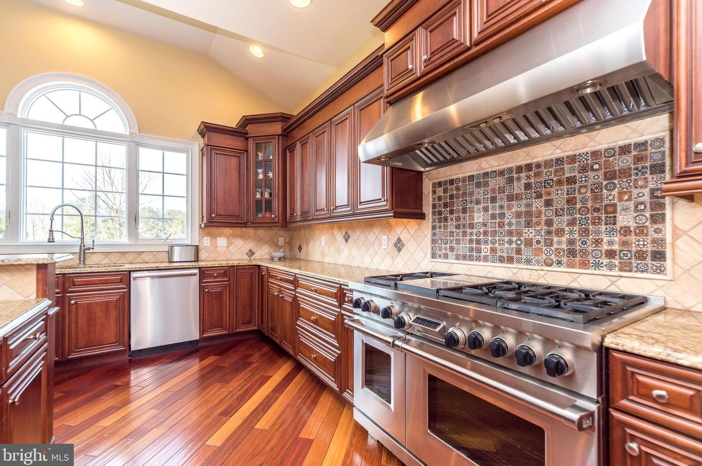 11 Holme Ct, Upper Makefield PA  18940-3024 exterior